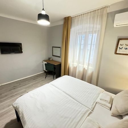 Four Seasons Lägenhet Rijeka Exteriör bild